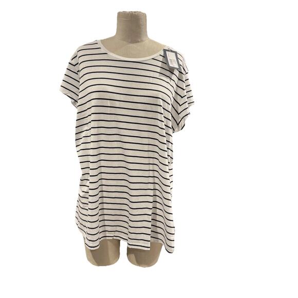 Universal Thread Women’s Navy And White Stripped Basic Casual Top Plus Size 1x - Picture 1 of 5
